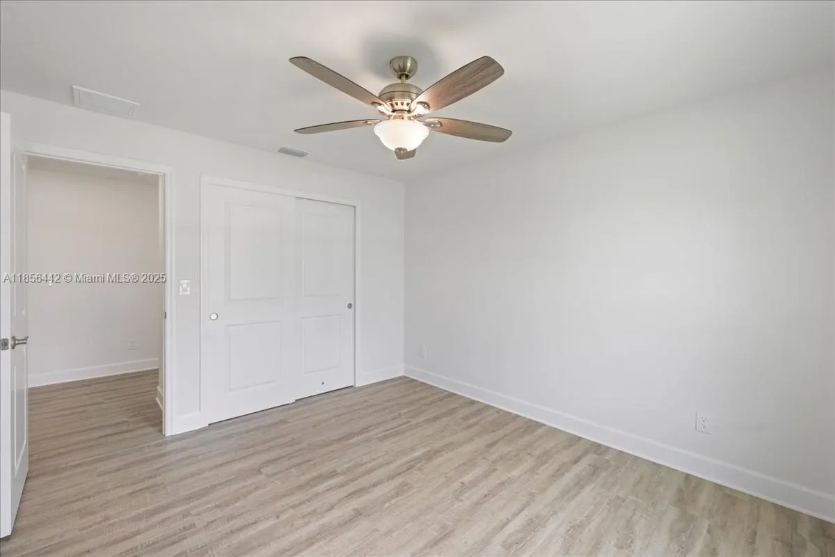 520 SW 28th St