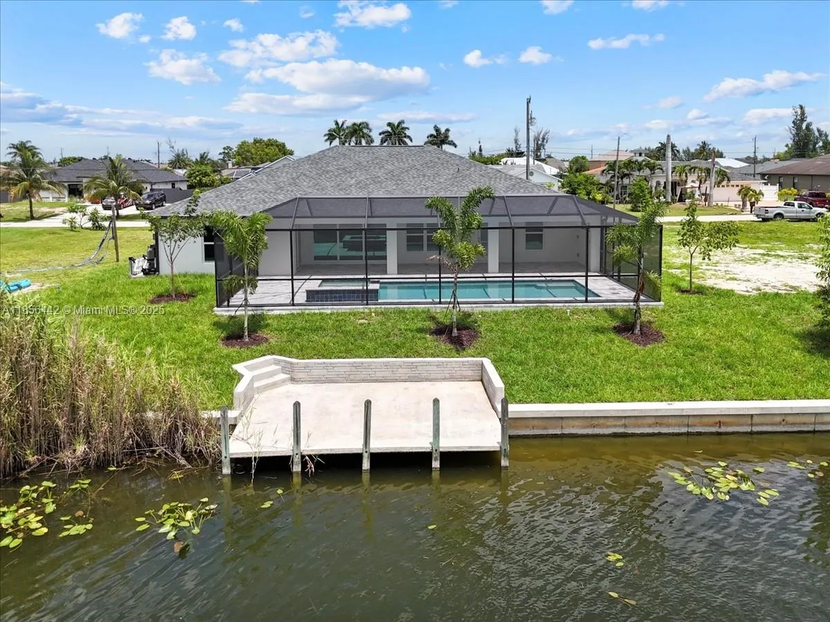 520 SW 28th St