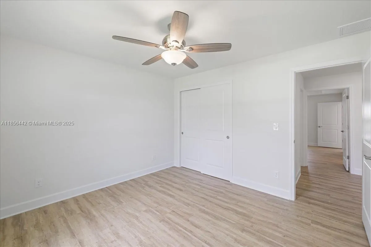 520 SW 28th St