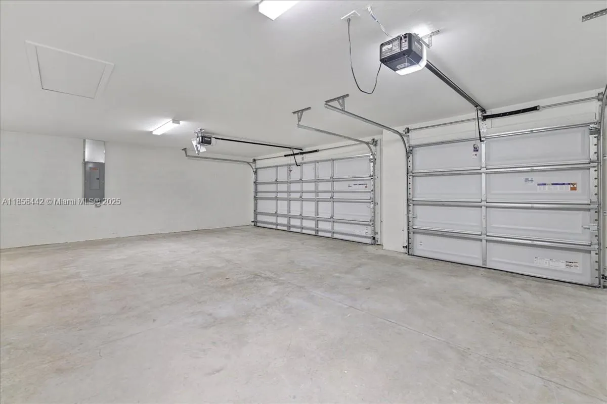 520 SW 28th St