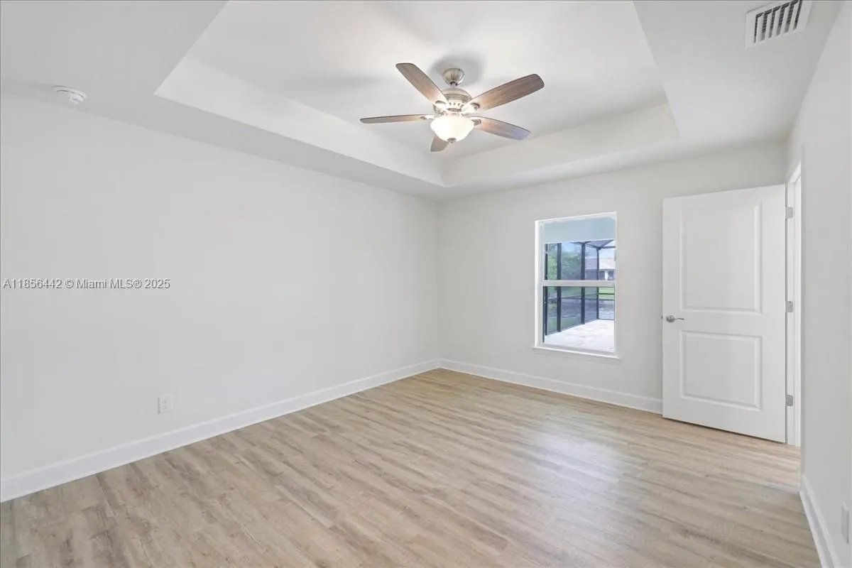 520 SW 28th St