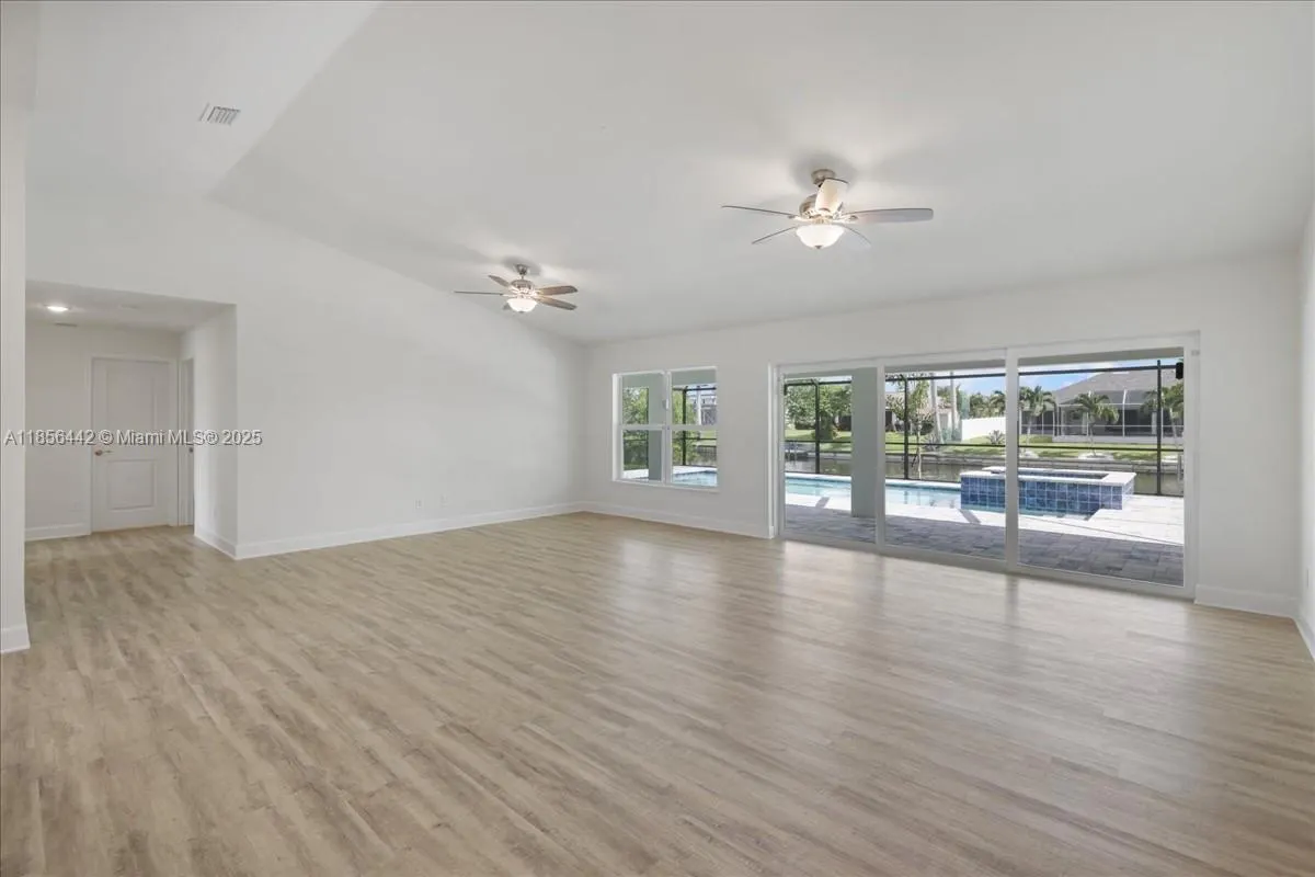 520 SW 28th St