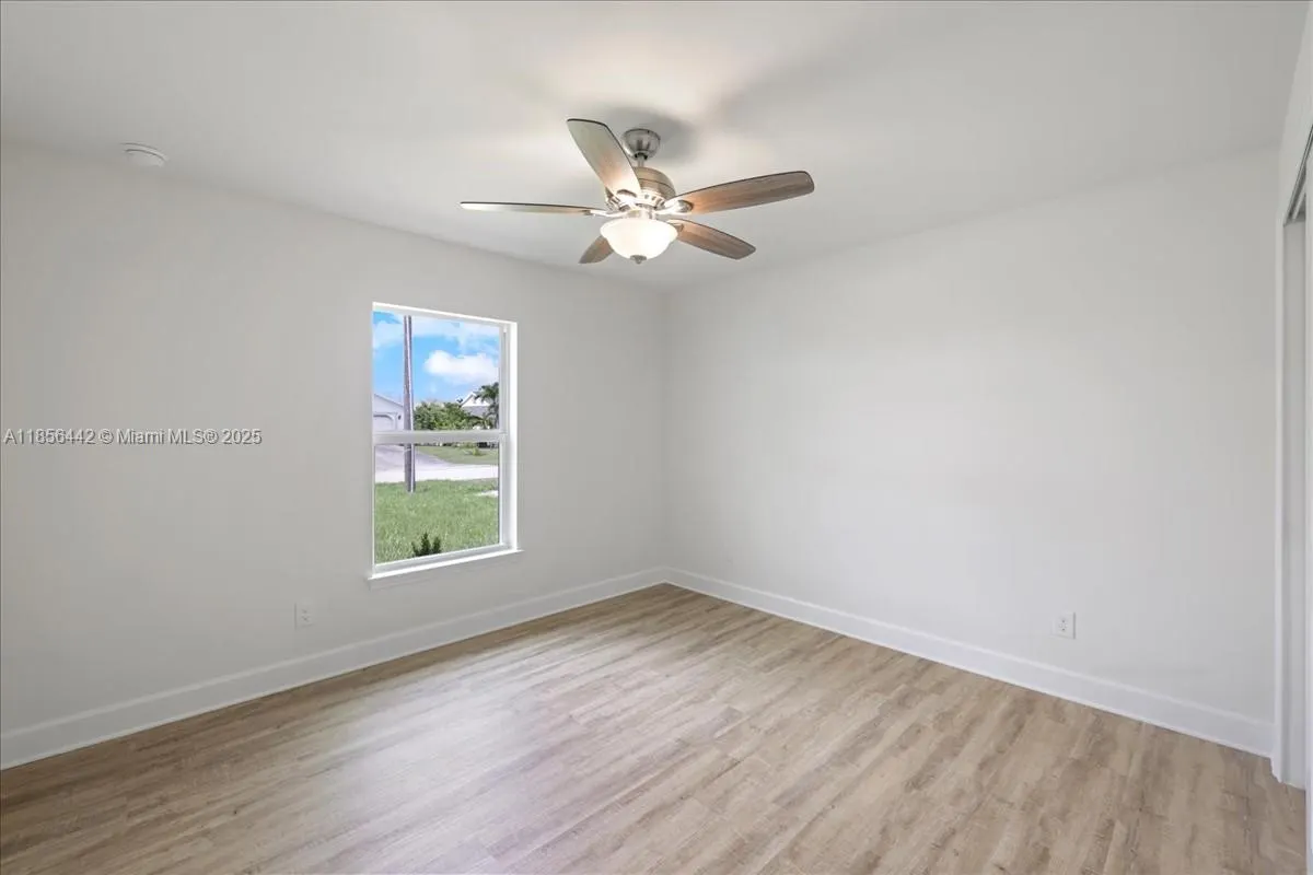 520 SW 28th St