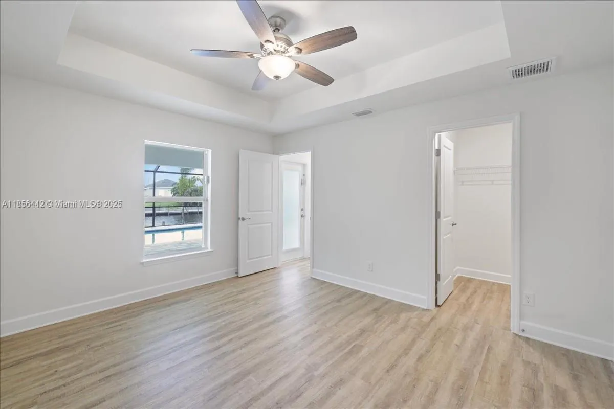 520 SW 28th St