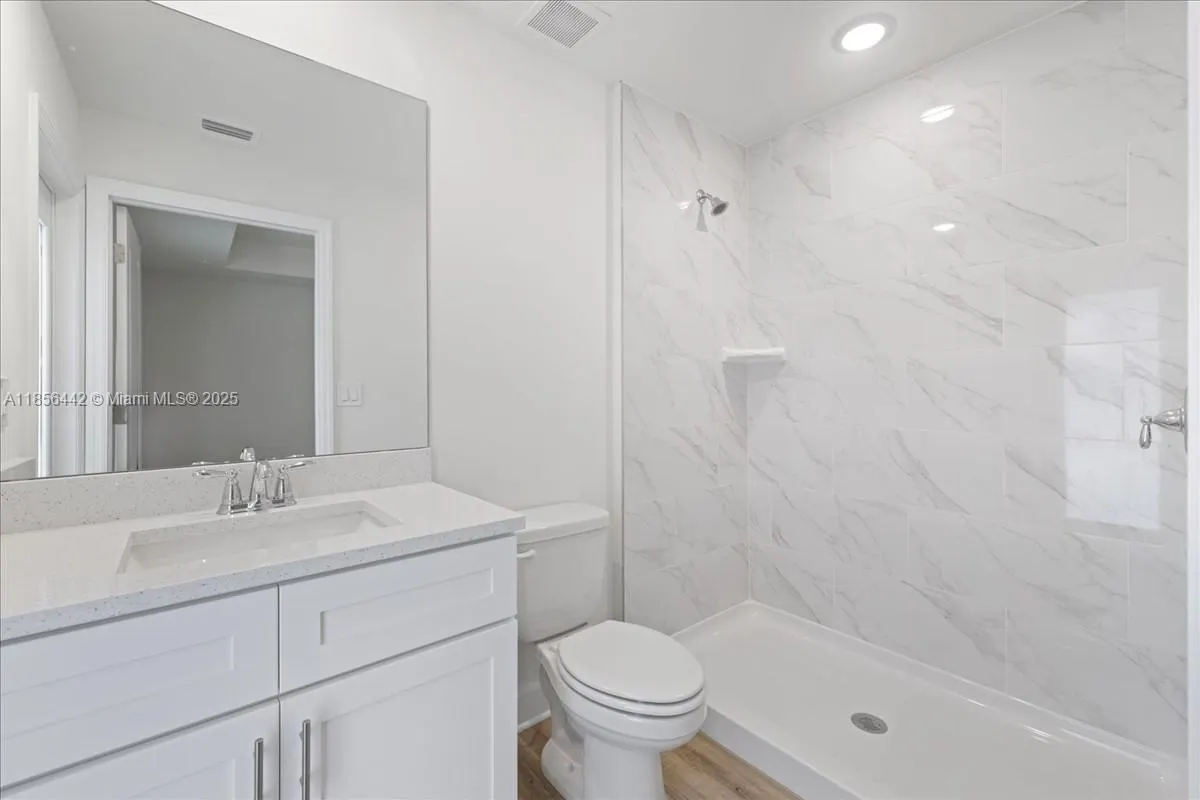 520 SW 28th St