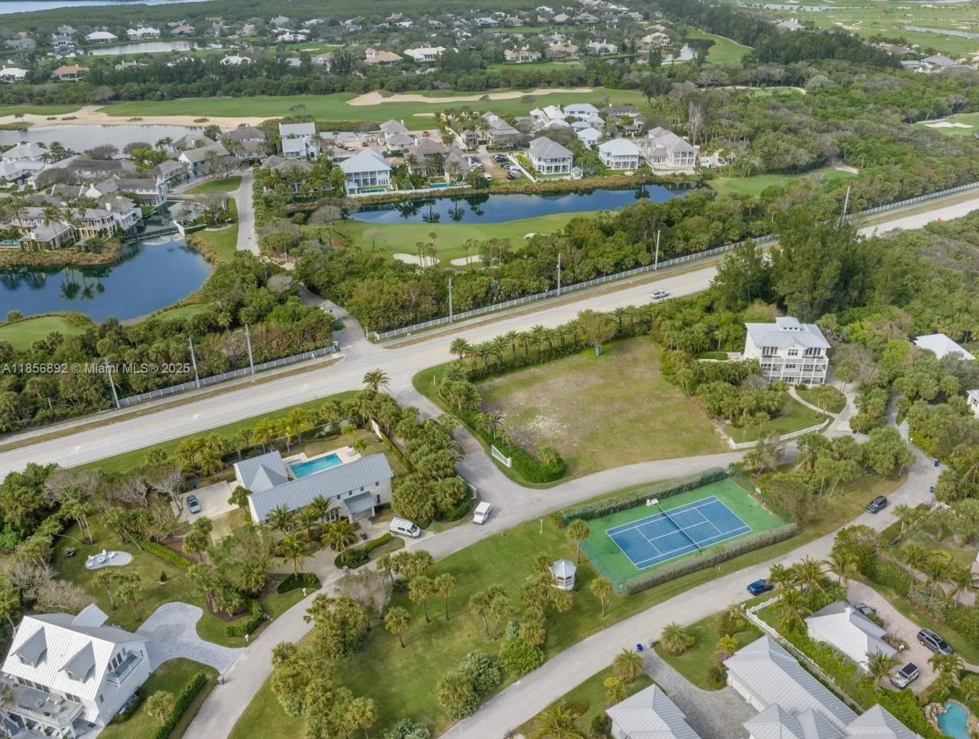 2335 Sanderling Ln