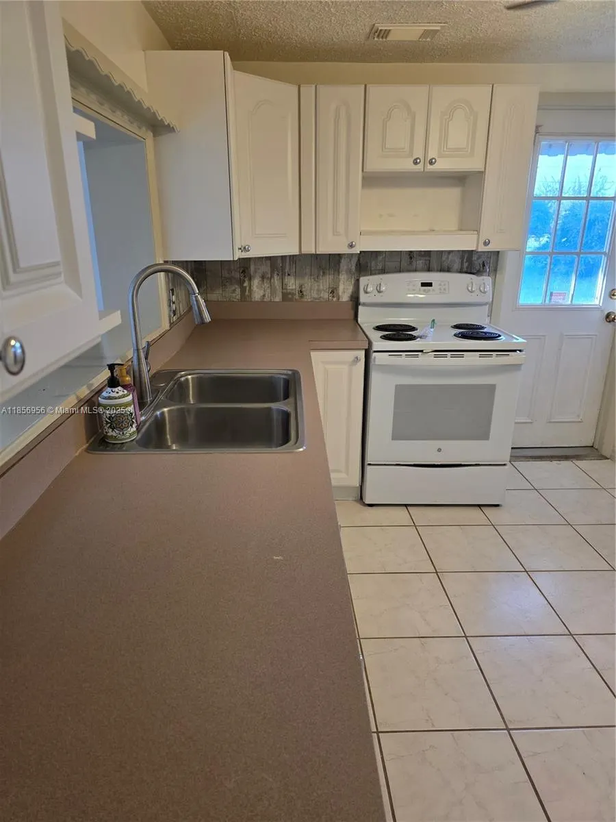 4321 Kirby Loop Road, #2