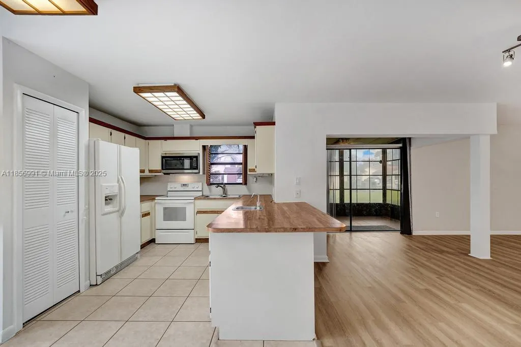 9540 Sevilla Ln
