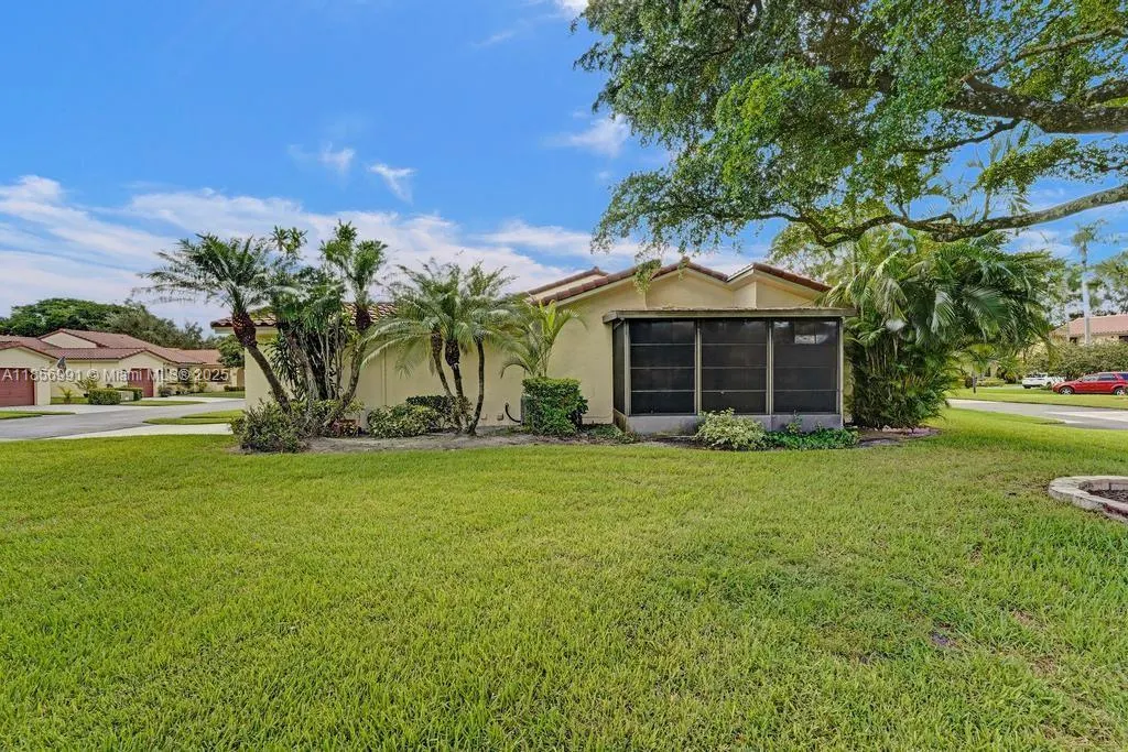 9540 Sevilla Ln