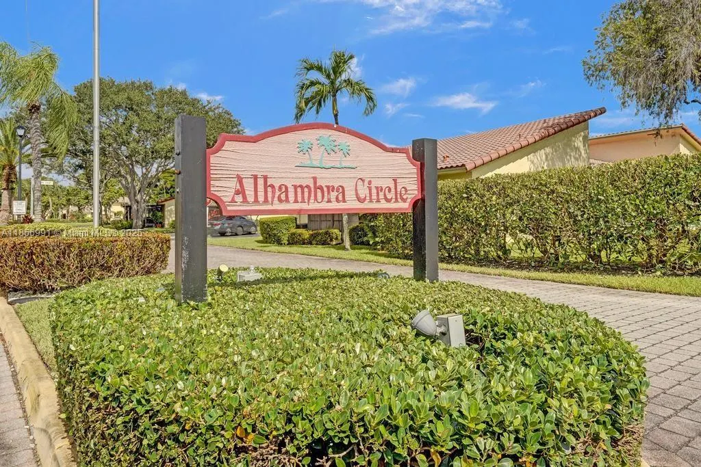 9540 Sevilla Ln