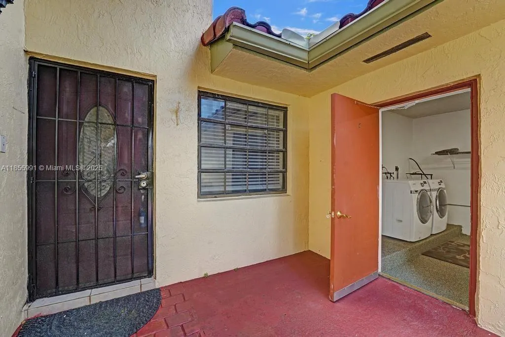 9540 Sevilla Ln