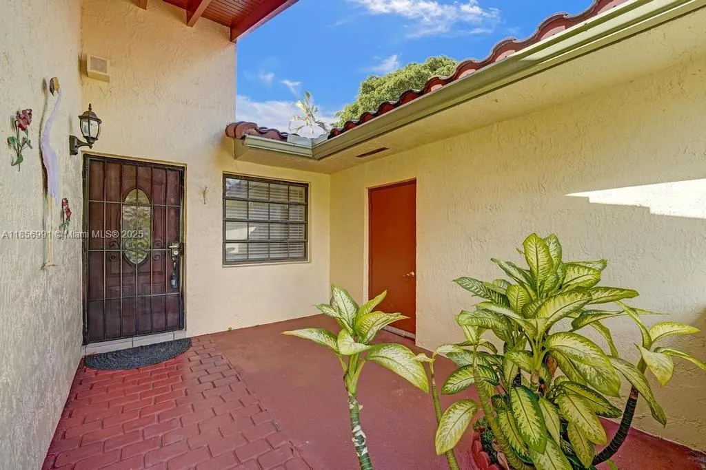 9540 Sevilla Ln