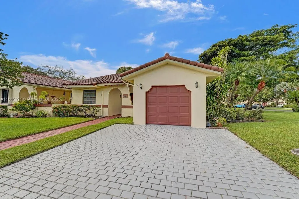 9540 Sevilla Ln
