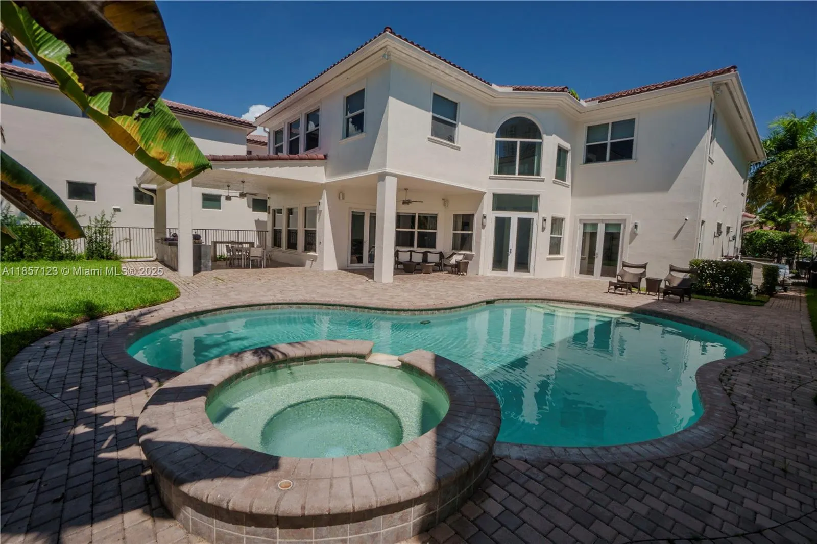 822 Meridian Ln