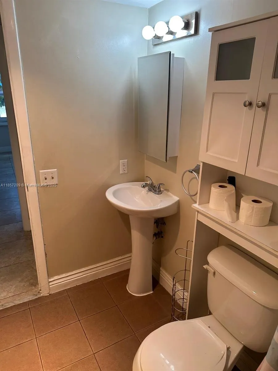 400 N Riverside Dr, #102
