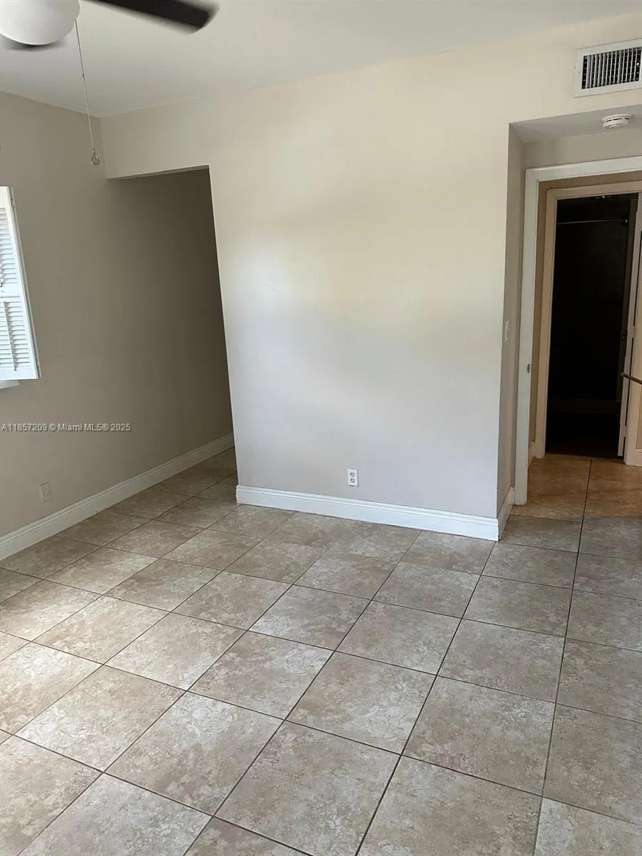400 N Riverside Dr, #102