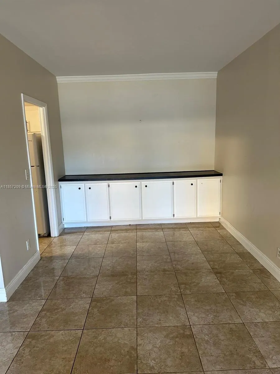 400 N Riverside Dr, #102