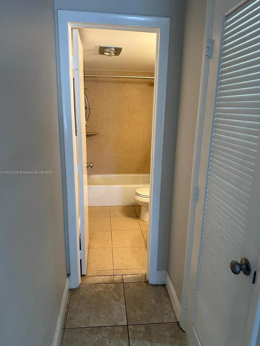 400 N Riverside Dr, #102