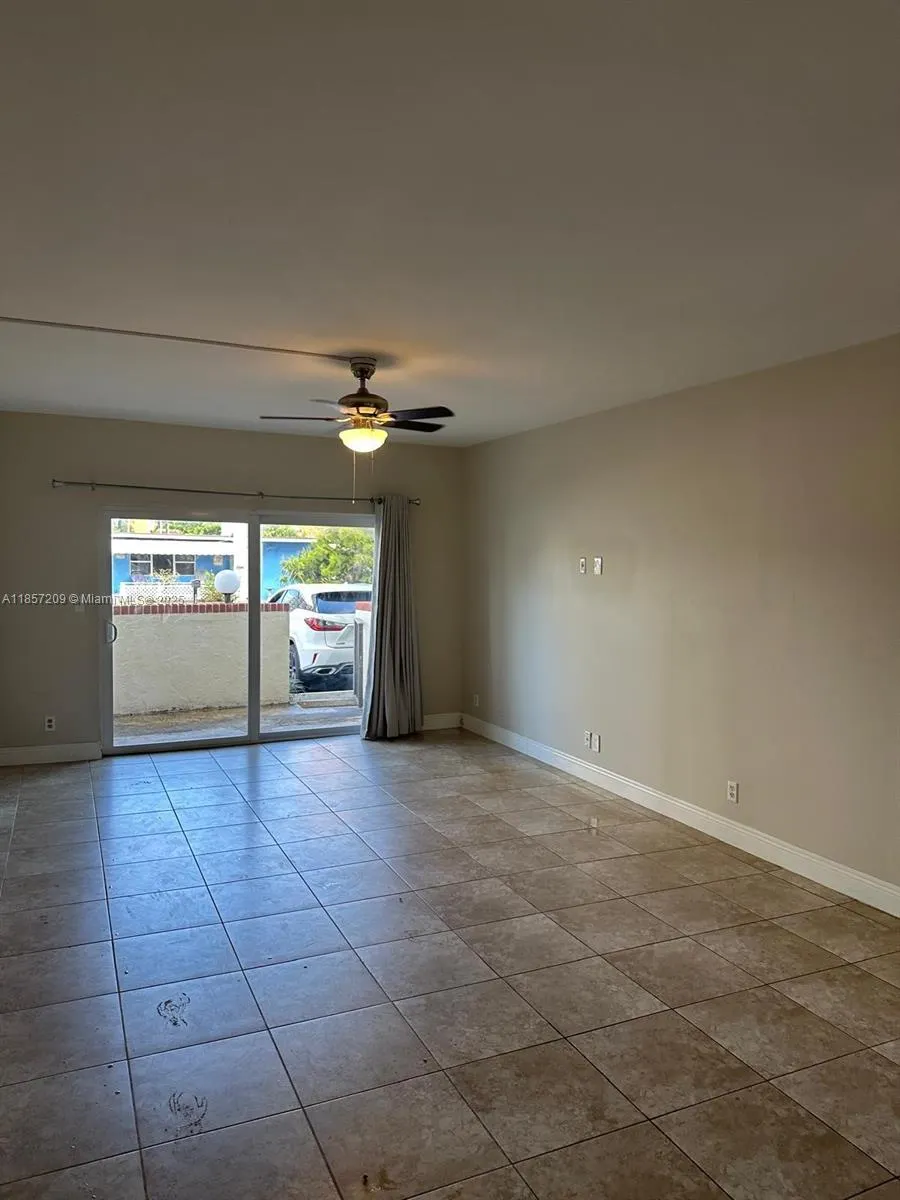 400 N Riverside Dr, #102