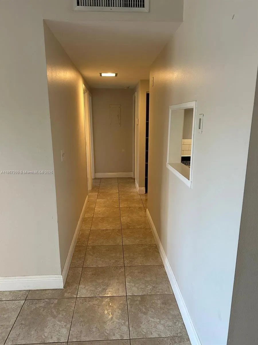 400 N Riverside Dr, #102