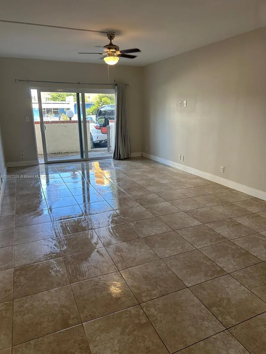 400 N Riverside Dr, #102