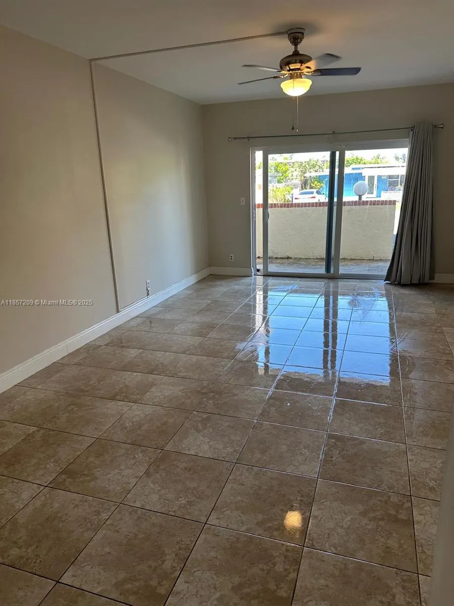400 N Riverside Dr, #102
