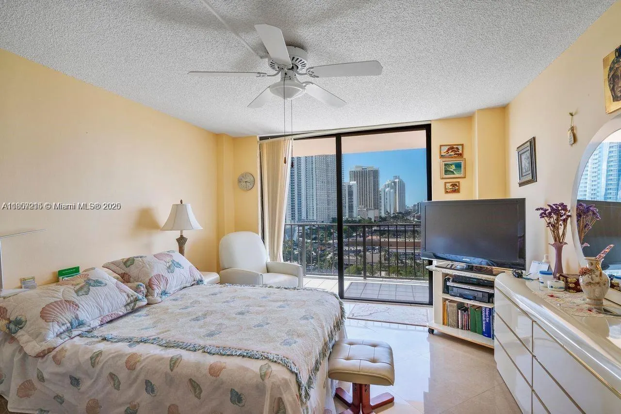 210 174th St, #1403