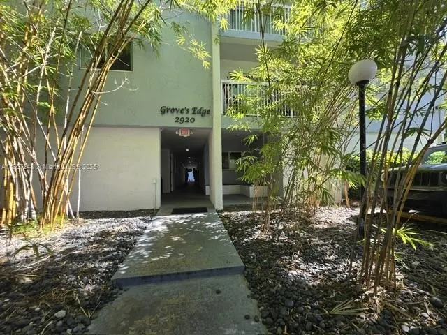 2920 SW 28th Ter, #302