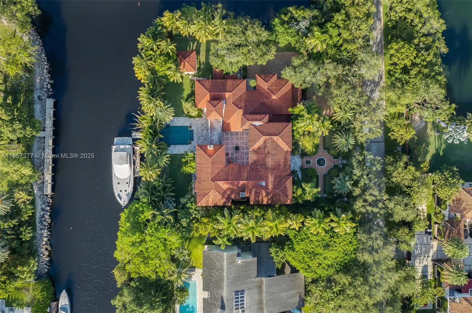 221 Casuarina Concourse