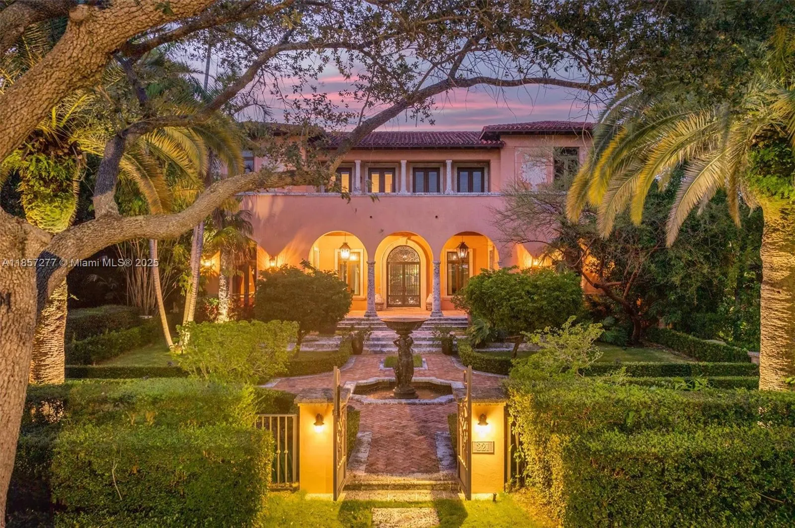 221 Casuarina Concourse