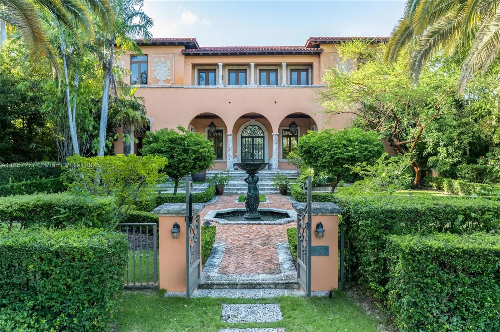 221 Casuarina Concourse