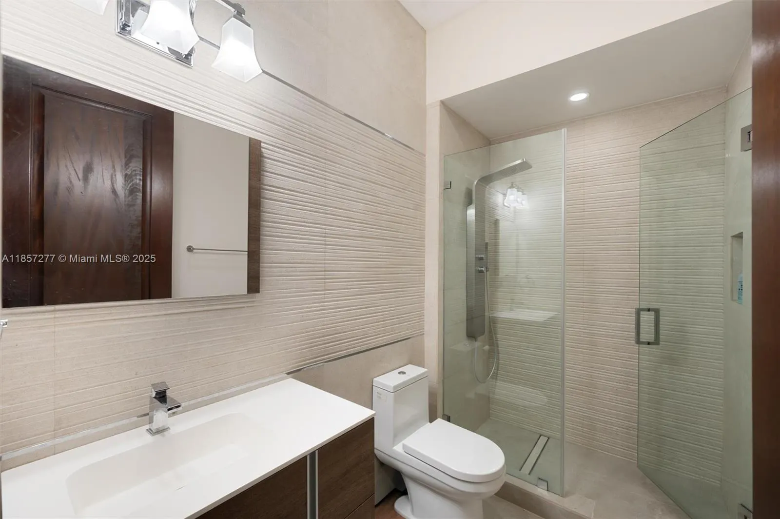 221 Casuarina Concourse