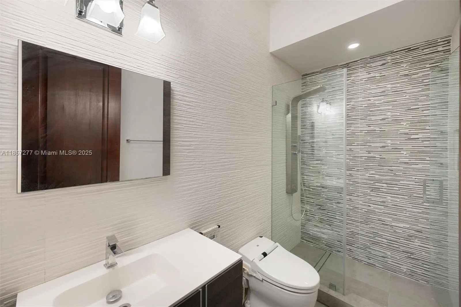 221 Casuarina Concourse