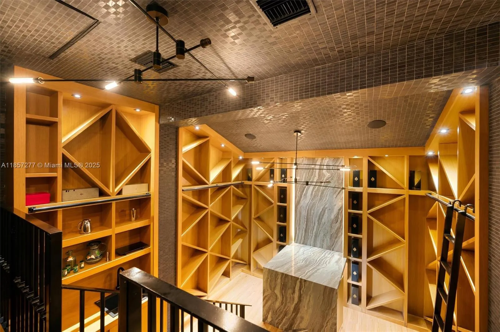 221 Casuarina Concourse