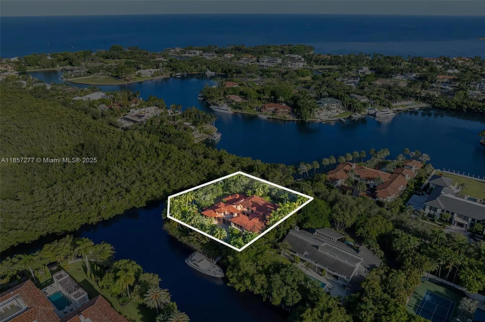 221 Casuarina Concourse