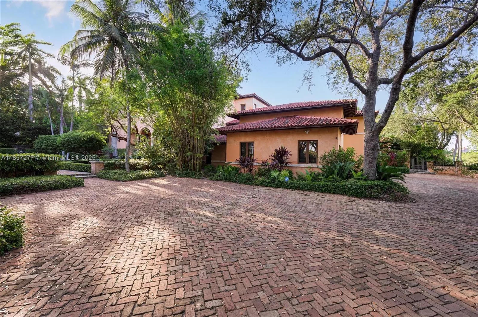 221 Casuarina Concourse