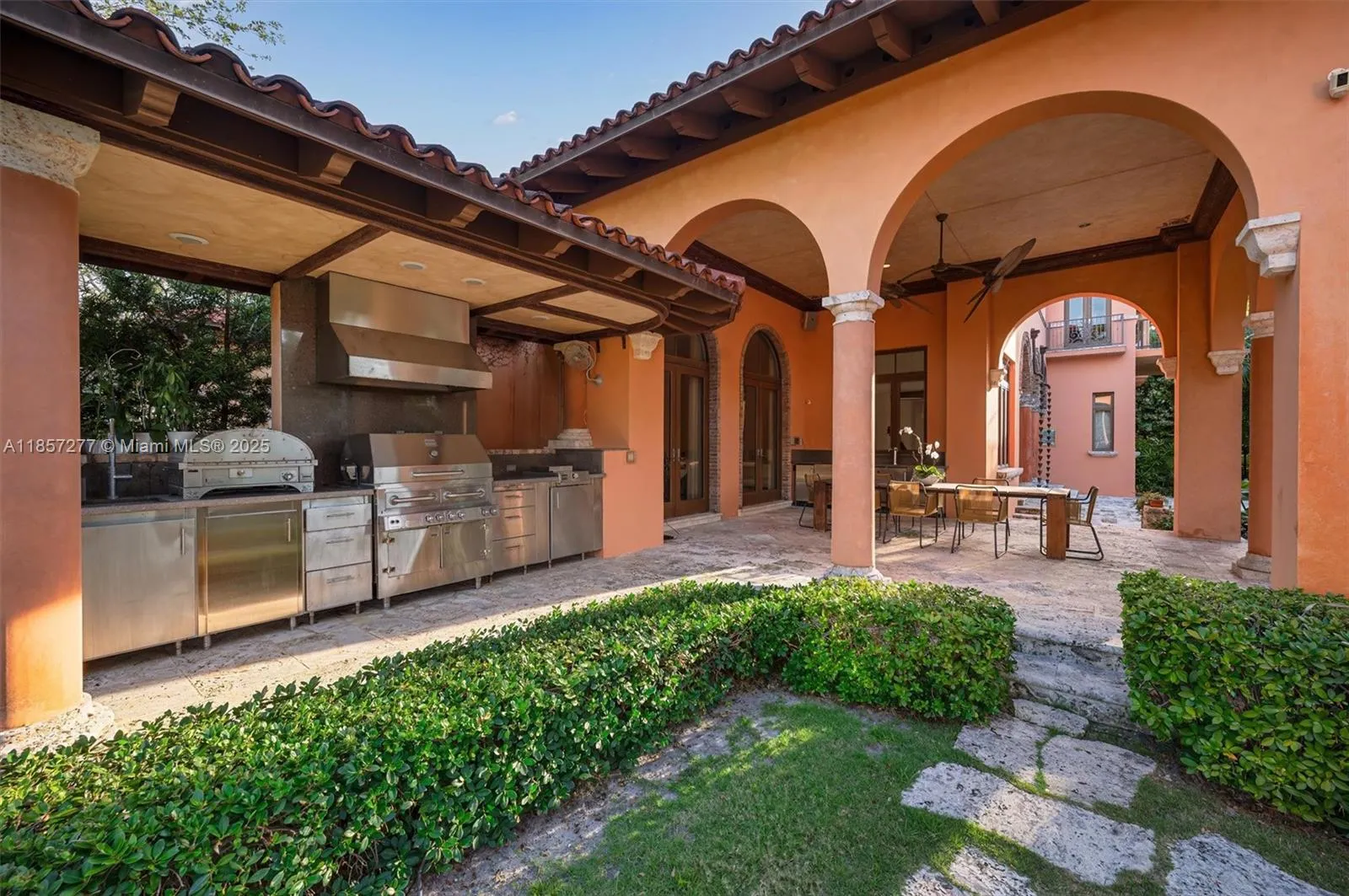 221 Casuarina Concourse