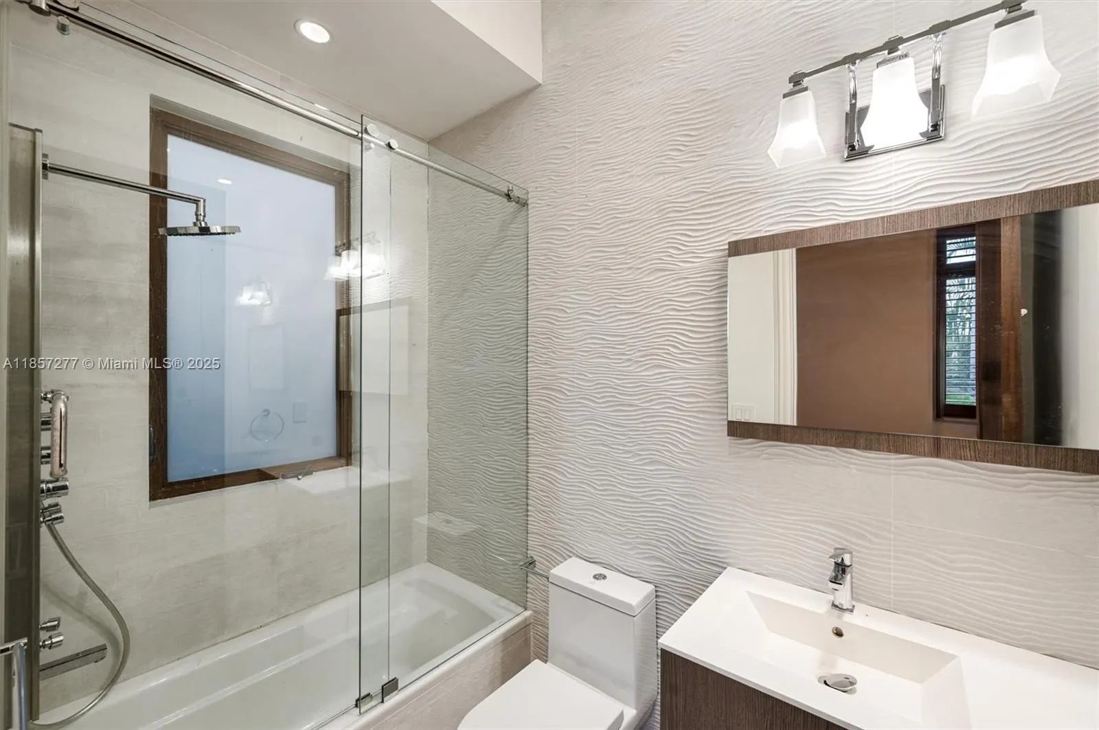 221 Casuarina Concourse