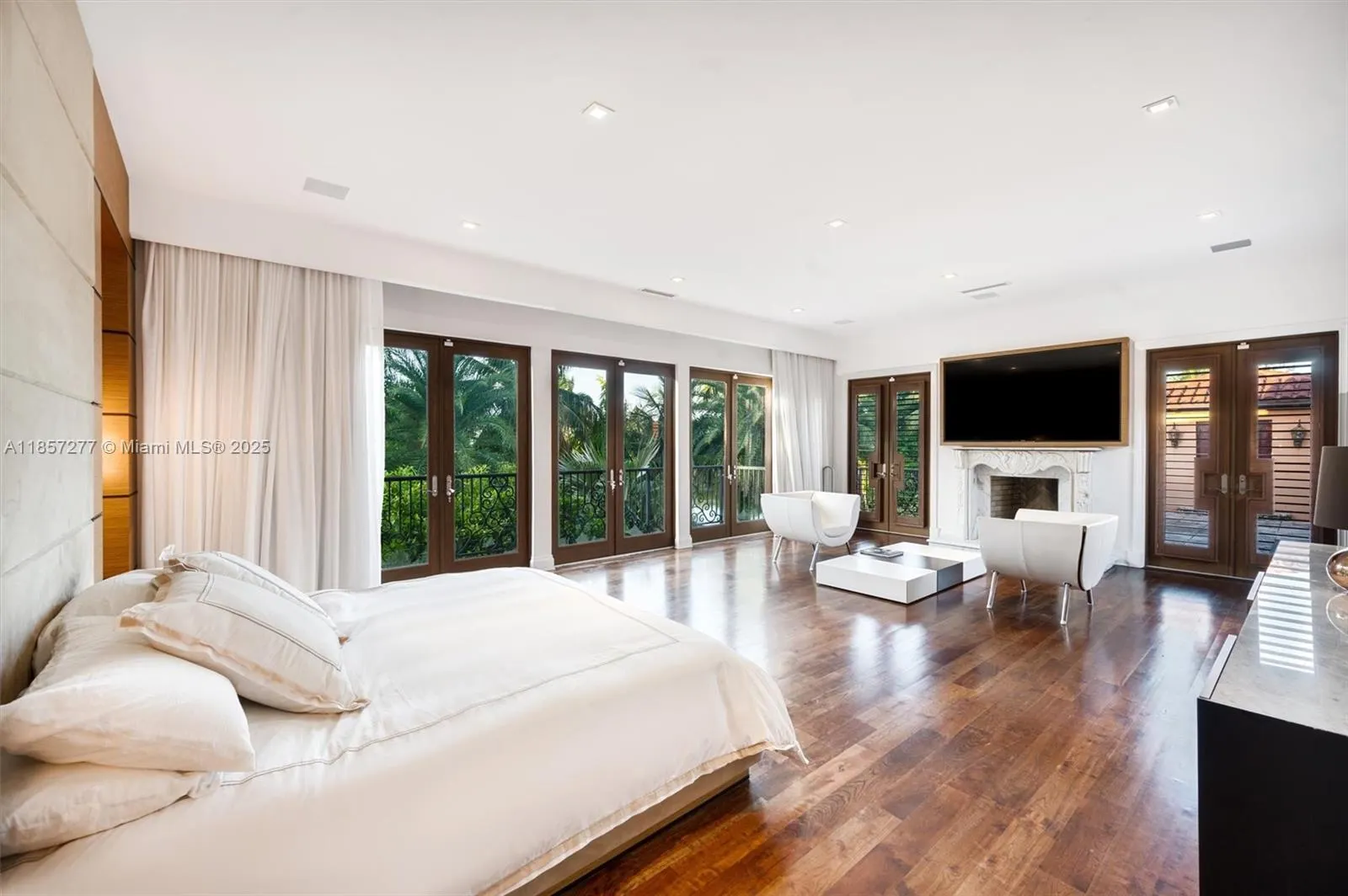 221 Casuarina Concourse