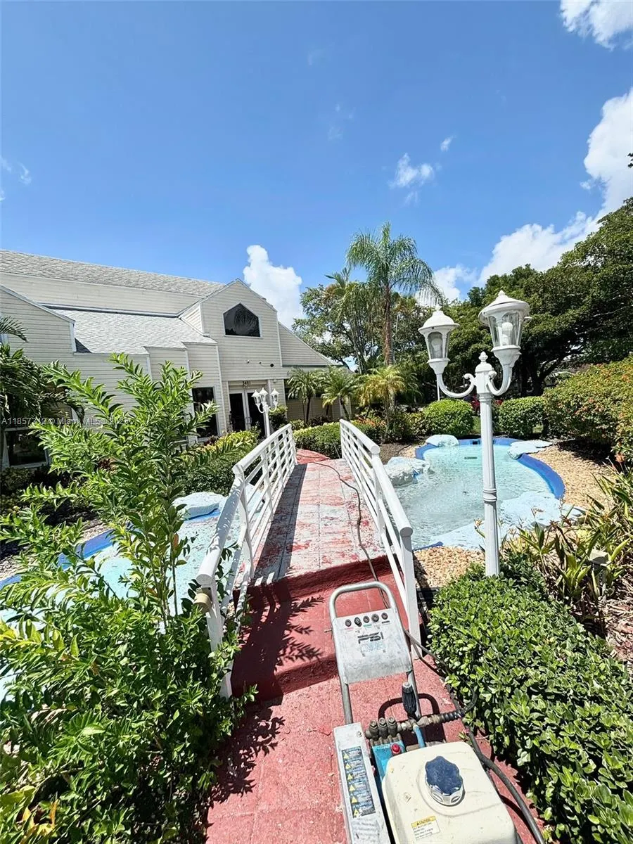3469 NW 44th St, #106