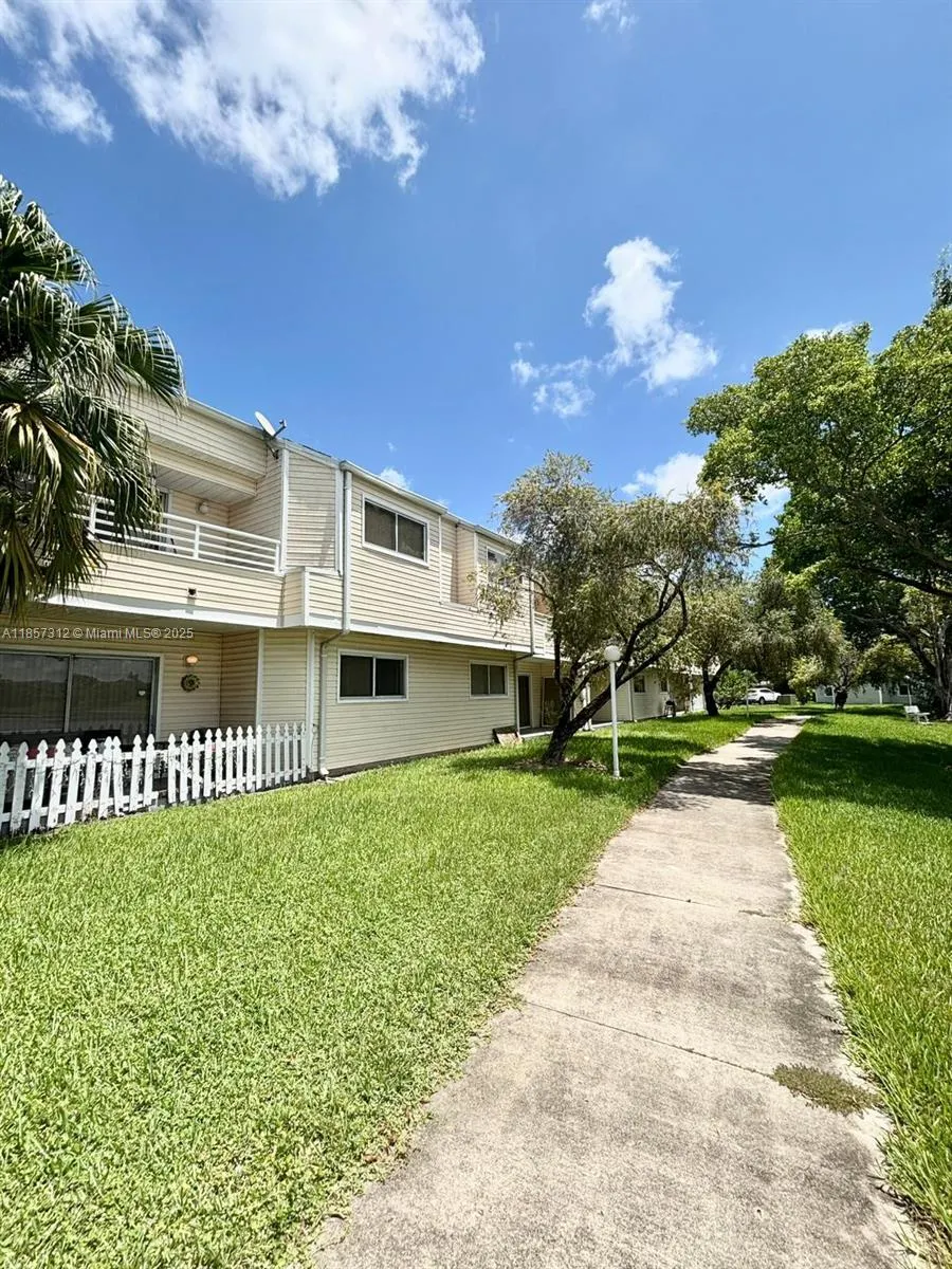 3469 NW 44th St, #106