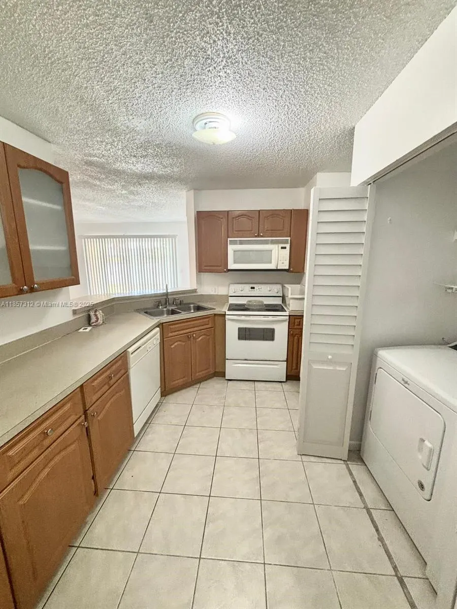 3469 NW 44th St, #106