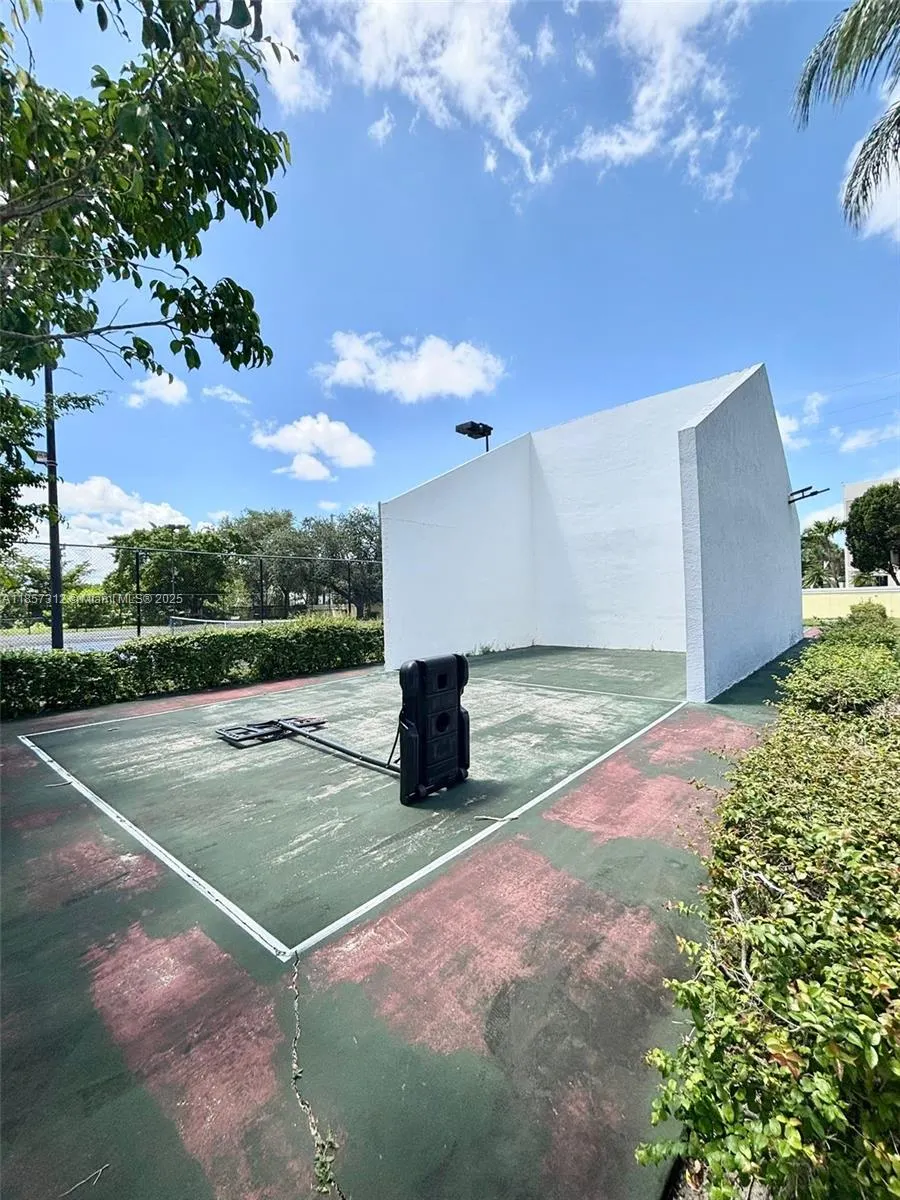 3469 NW 44th St, #106