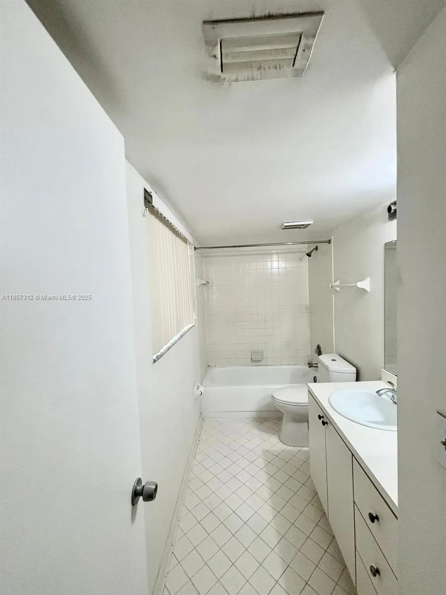 3469 NW 44th St, #106