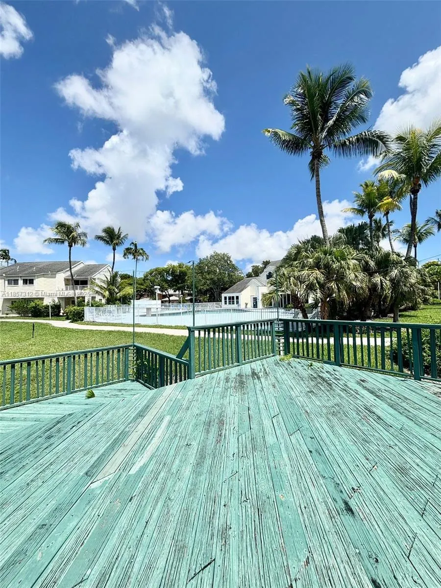 3469 NW 44th St, #106