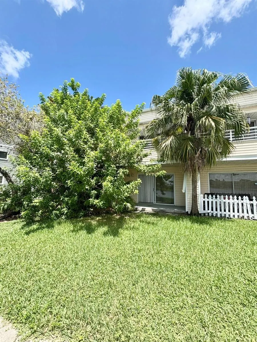 3469 NW 44th St, #106