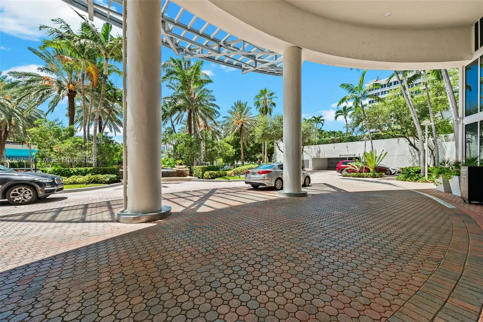 19111 Collins Ave, #2207