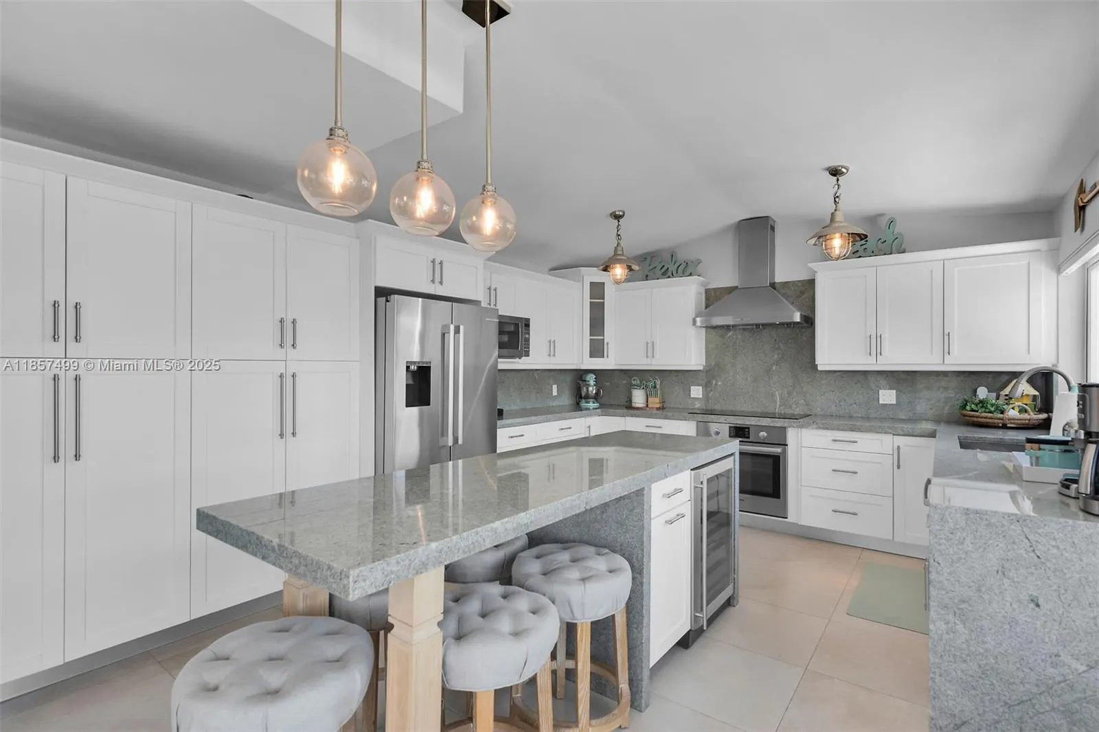 122 Court Contessa