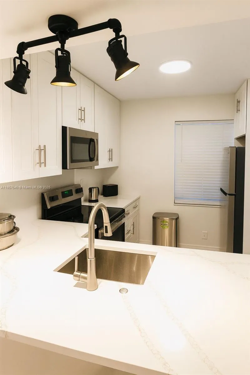 10501 W Broward Blvd, #303