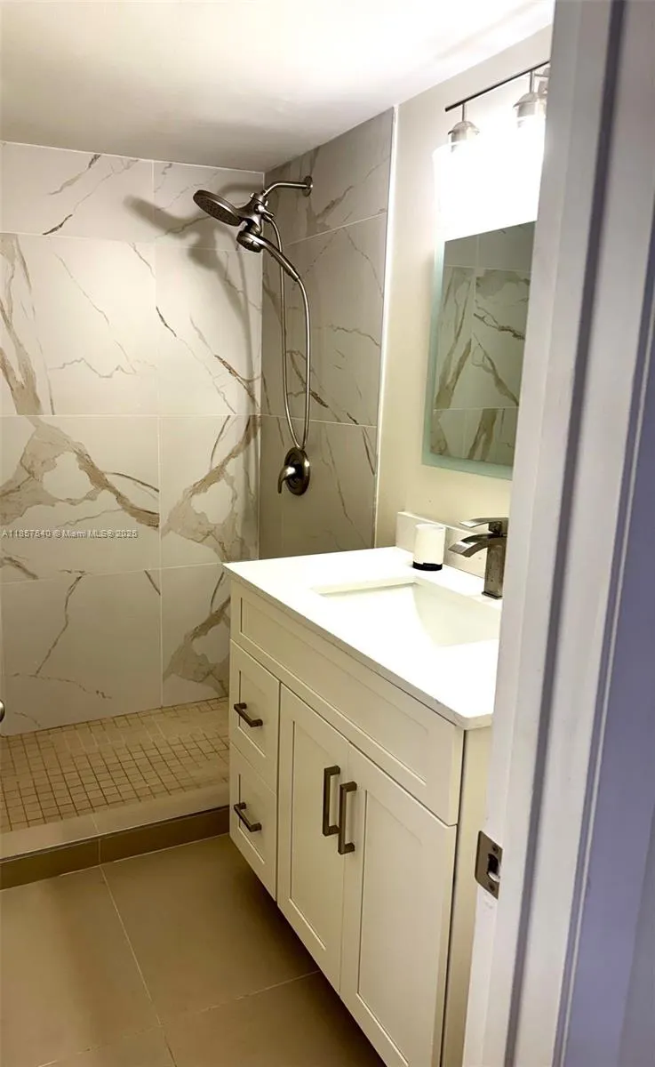 10501 W Broward Blvd, #303